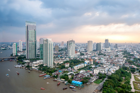 沿赵海傍河，泰国曼谷市