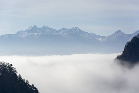 波兰 Pieniny 山晨雾