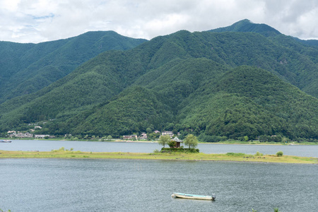 日本湖上山林之美