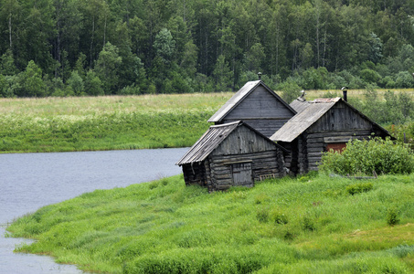 典型的村庄，在俄罗斯北部