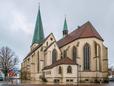 圣 Remigius 是破碎最古老的教堂。它位于市中心, 是一个天主教教区教堂, 德国