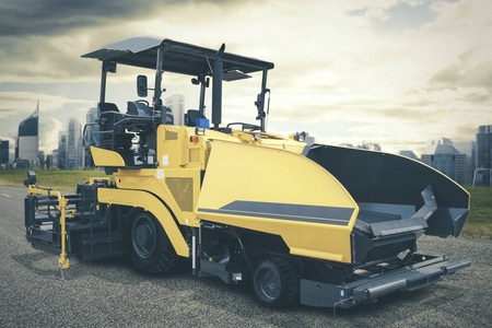 现场设备道路施工现场沥青摊铺机或沥青铺路车停车设备照片