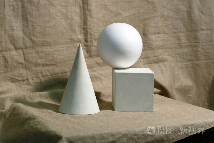 用石膏绘制几何图形的静物教学照片-正版商用图片073s8c-摄图新视界