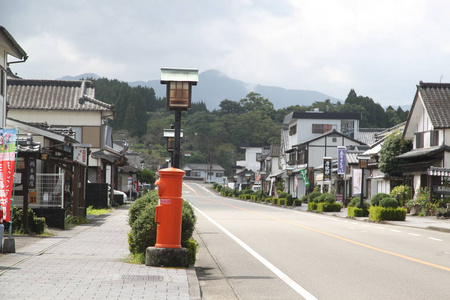 空荡荡的平静街景