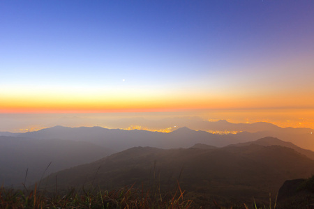 在山日出