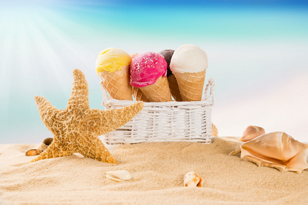 美味的冰淇淋，在沙滩上