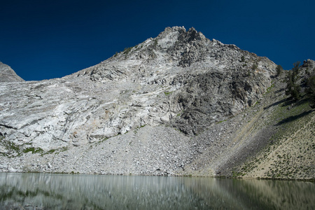 高山湖