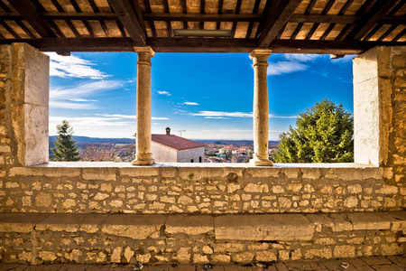Visnjan 景观的传统 Istrian 镇小屋