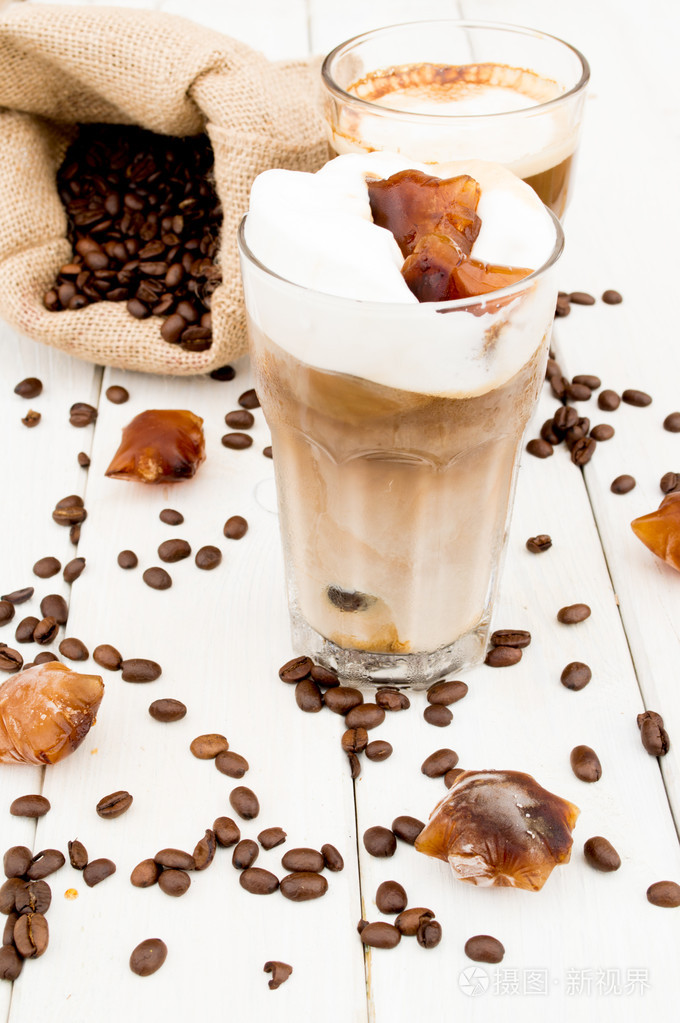 一杯冰咖啡中多维数据集