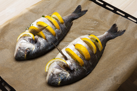 煮熟的鱼海鲷鱼