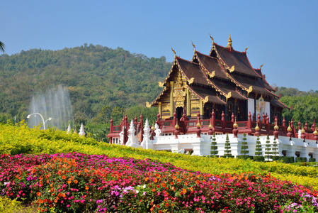 何康銮在皇家花博，传统的泰国建筑