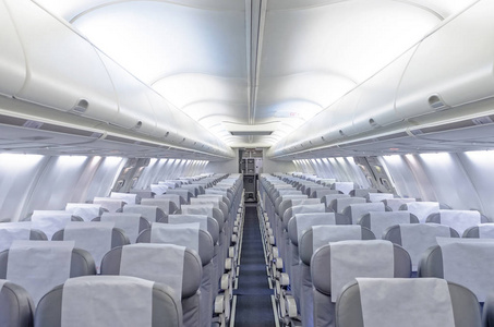 商用飞机客舱排的座位在过道图片