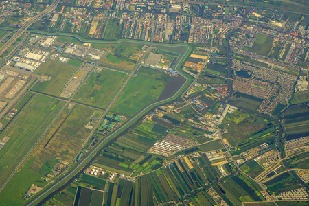 从空中照片, 城市景观和高角度字段的城市俯视图, 从平面拍摄照片