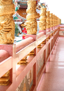 华人庙宇的龙雕塑图片