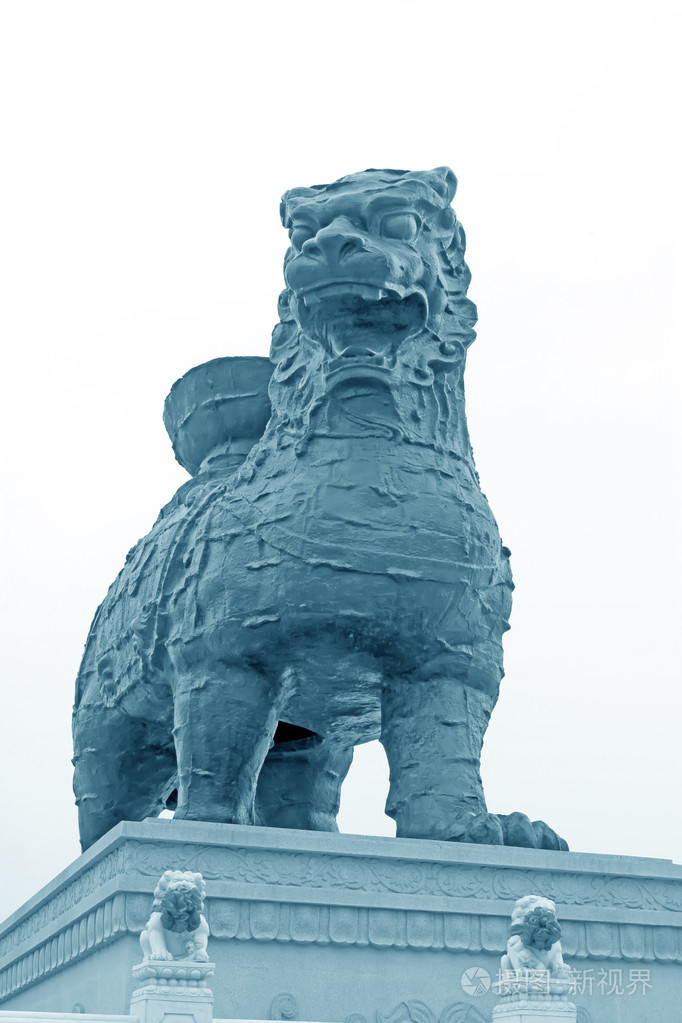 铁狮子在一个公园