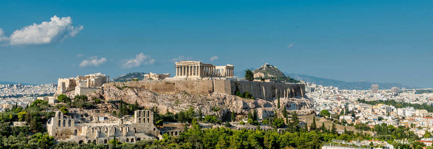 帕台农神庙雅典卫城和以 lykavitos 为背景的现代雅典