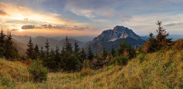 全景山日落景观, Rozsutec