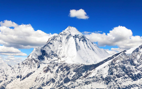 登上道拉吉里峰与美丽的天空