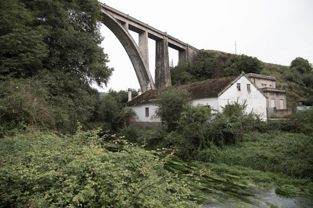 Luarca 美丽的风景, 在西班牙阿斯图里亚斯的绿色村庄