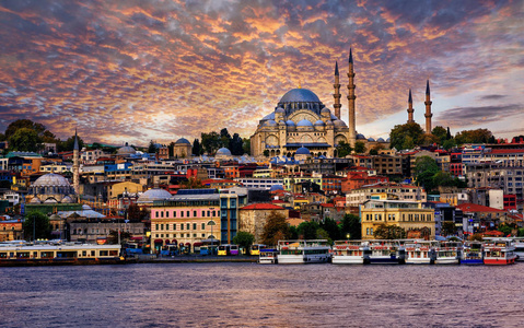伊斯坦布尔城市在戏剧性的日落, 土耳其