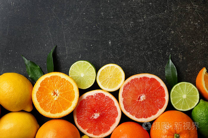 成熟柑橘果实的灰色背景
