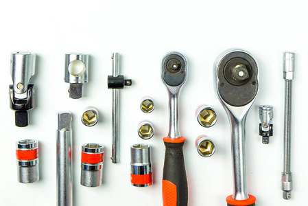 机械工具用白色背景的套筒扳手扳手照片