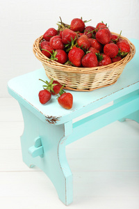 在篮子里的新鲜草莓