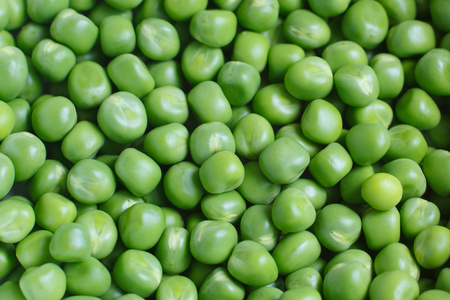 许多绿豌豆作为纹理