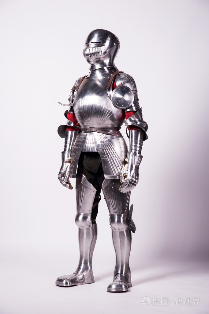 金属盔甲的骑士