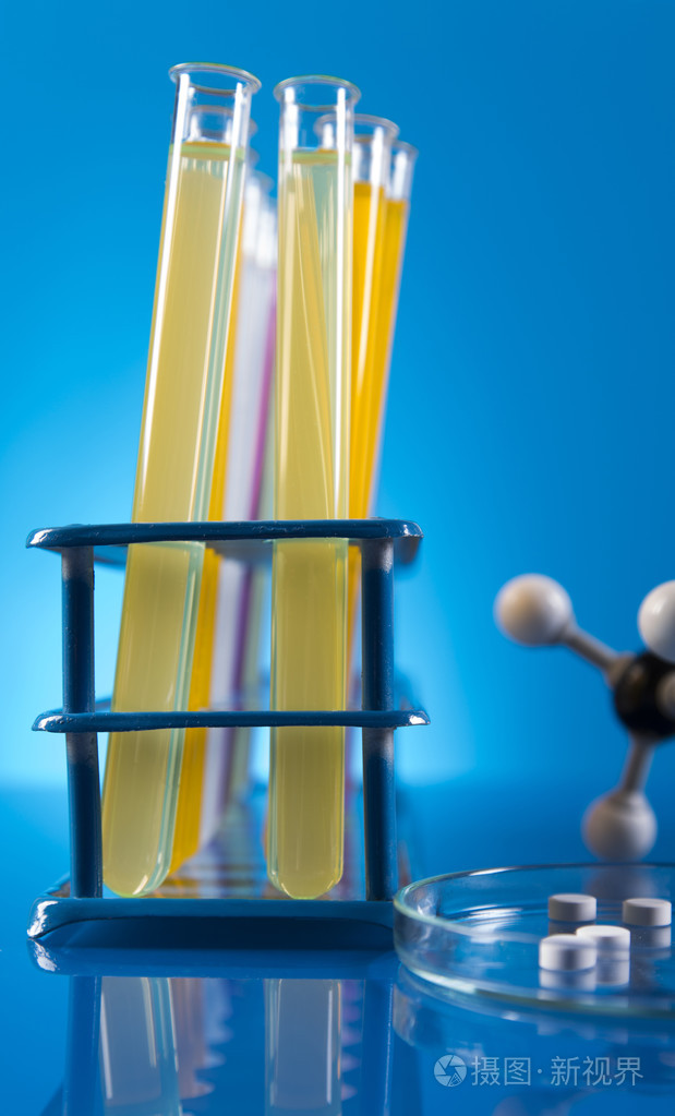 工作场所现代分子生物学实验室测试在蓝色背景