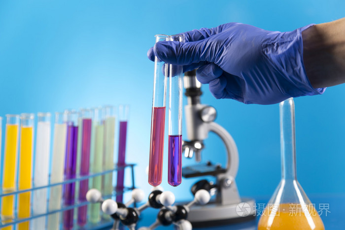 工作场所现代分子生物学实验室测试在蓝色背景