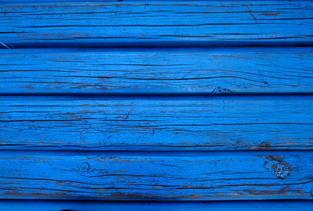 木材质地。用蓝色颜料作画。特写