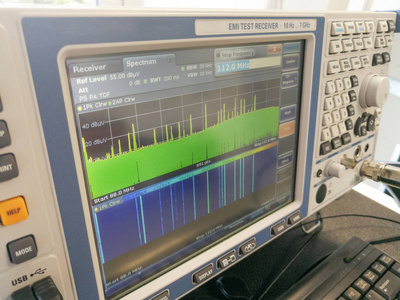 电磁兼容排放扫描中的射频频谱图片