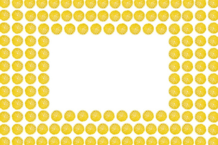 柠檬果纹的多汁黄色切片背景, 平躺与复制空间, 框架和边界