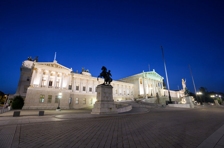 奥地利议会大楼晚上