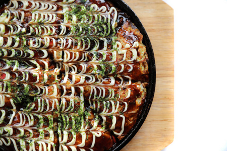 日式铁板烧日本料理日式烧, 日本比萨饼在木板上照片