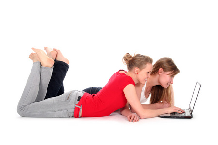 年轻妇女使用的便携式计算机