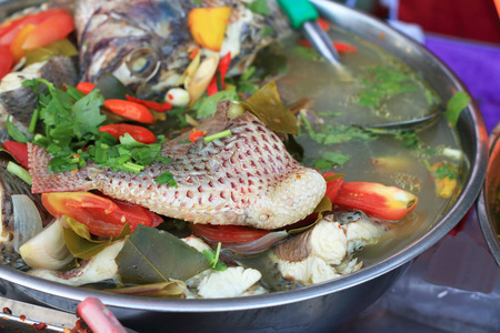 辣又酸的汤蛇头鱼泰国食品