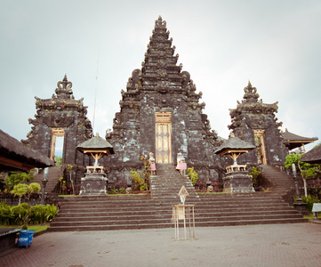 祖庙的 besakih.巴厘岛最大印度教庙照片