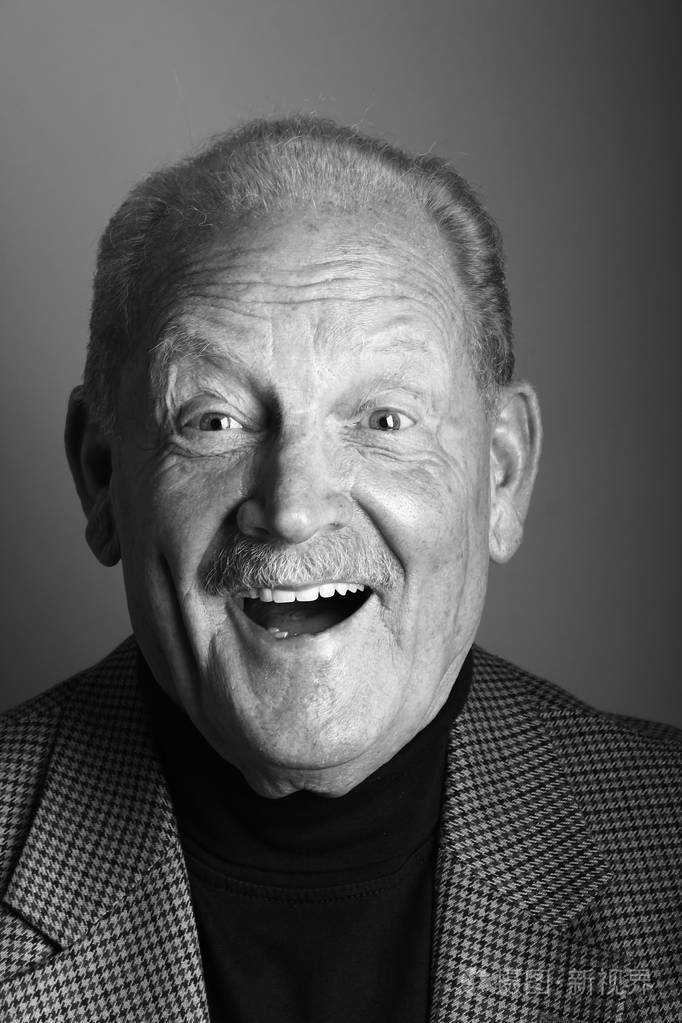 英俊漂亮的老头