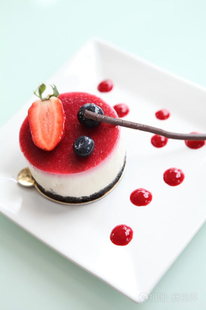 草莓慕斯蛋糕照片-正版商用图片078pzk-摄图新视界