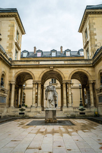 巴黎大学法兰西厅雕像