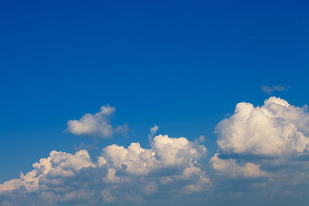 蓝蓝的天空白云背景