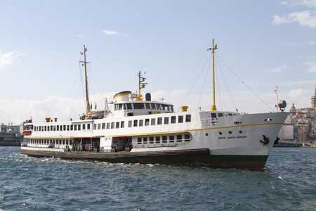 伊斯坦布尔7 月 4 日 海洋船舶航线 2014 年 7 月 4 日在伊斯坦布尔伊斯坦布尔的欧洲和亚洲的部分