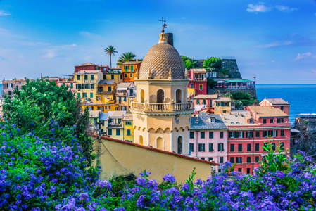 风景如画的 Vernazza 镇, 在 La 帕斯亚省, 意大利