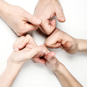 头发抓地力显示的拇指的组手照片