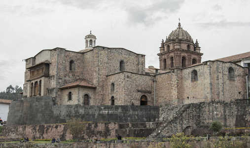 秘鲁库斯科 Templo 的内部建筑和弧形细节。历史区。Koricancha 是印加帝国最重要的寺庙, 致力于太阳神