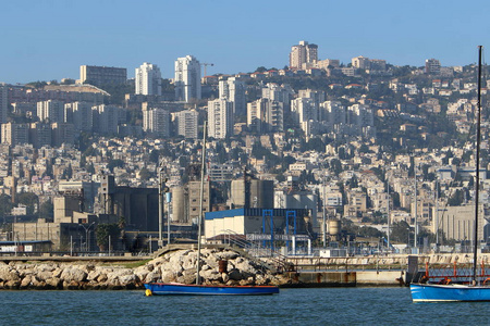海法位于以色列北部地中海沿岸的一座城市