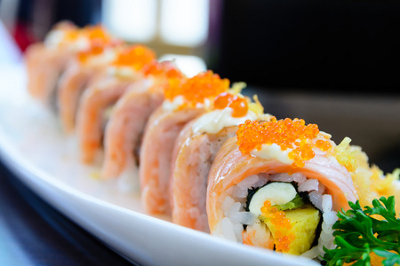 融合三文鱼寿司寿司卷照片