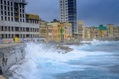 古巴哈瓦那的海滨风暴